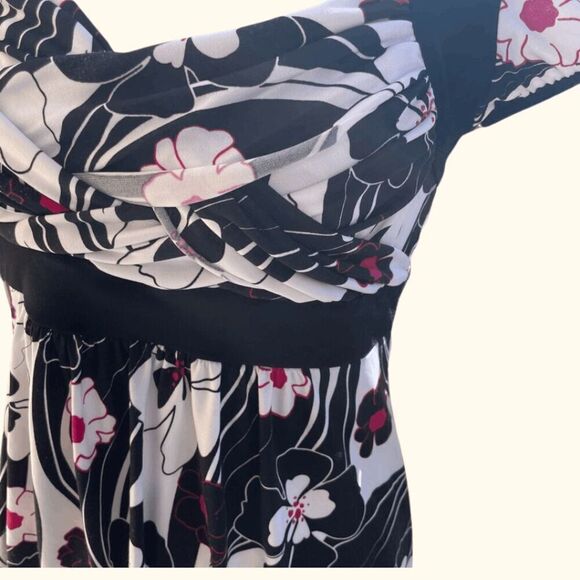 Hot Tempered Women's Black and White Floral Babydoll Top Size S - Picture 6 of 7